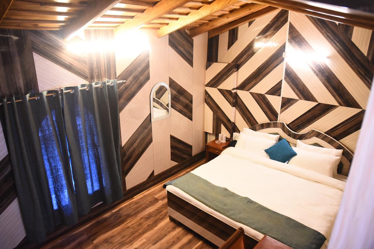 Hotel Skylark Nainital Exteriör bild
