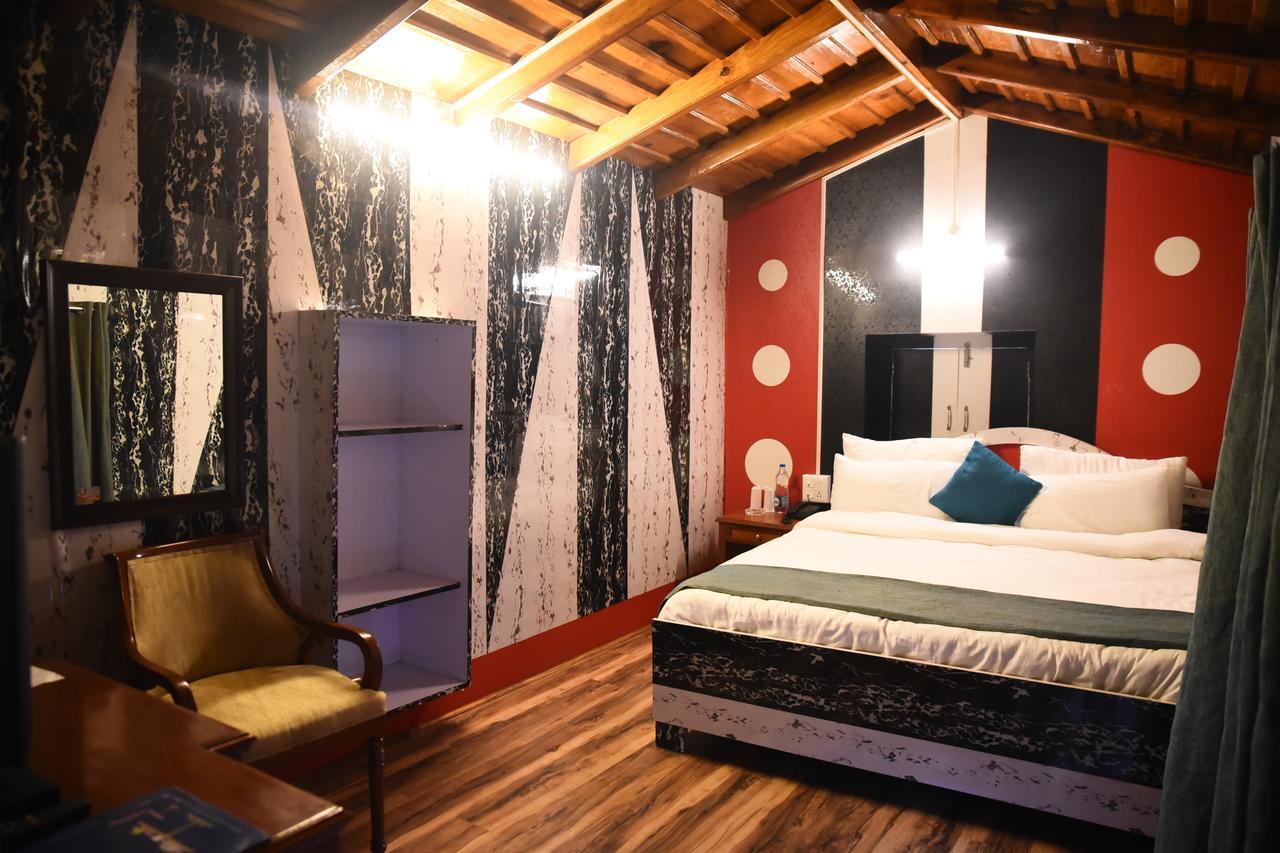 Hotel Skylark Nainital Exteriör bild