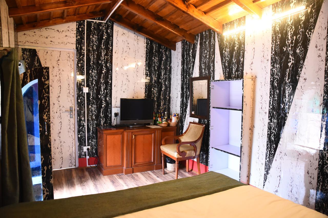 Hotel Skylark Nainital Exteriör bild