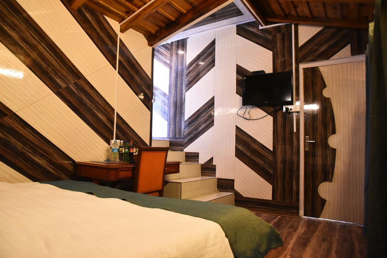Hotel Skylark Nainital Exteriör bild