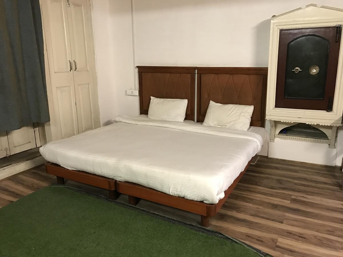 Hotel Skylark Nainital Rum bild