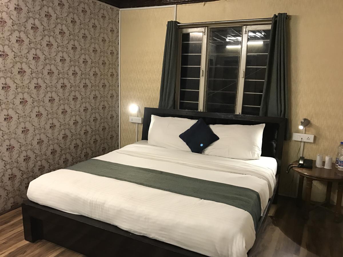Hotel Skylark Nainital Rum bild