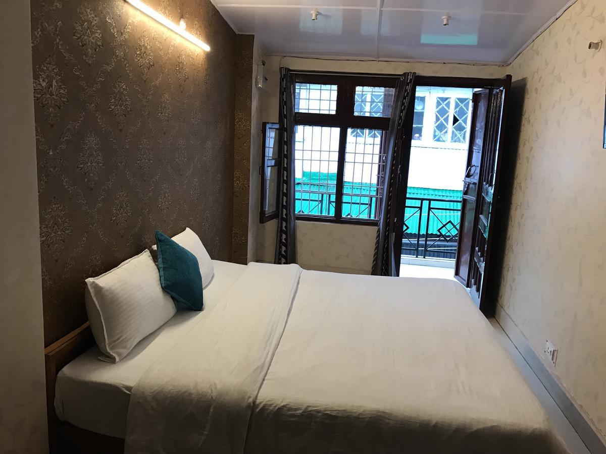 Hotel Skylark Nainital Exteriör bild