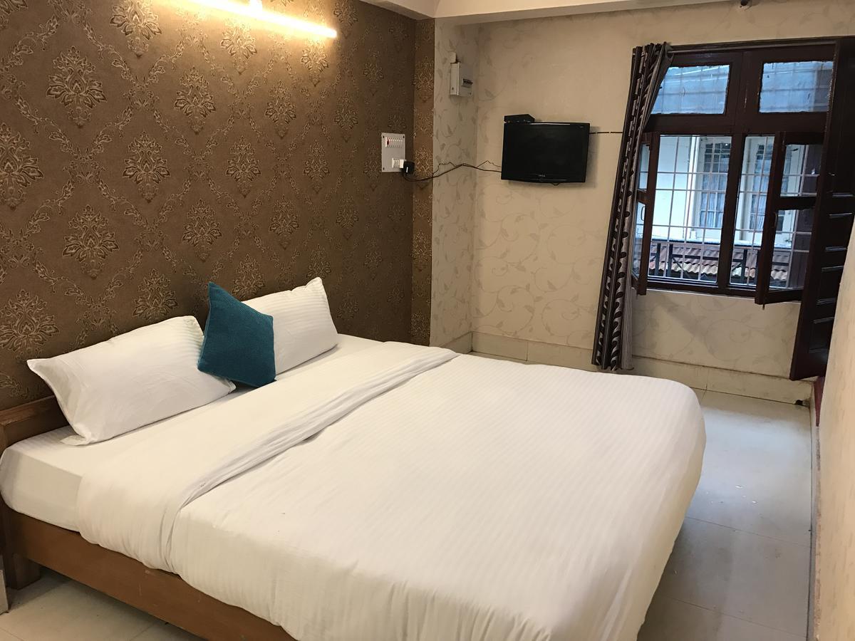 Hotel Skylark Nainital Exteriör bild